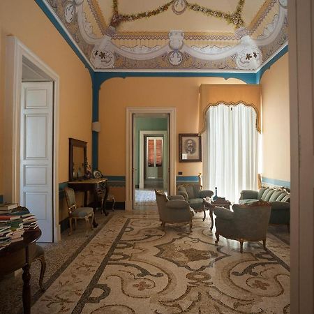 Palazzo Francesco Grassi Acomodação com café da manhã Aradeo Exterior foto