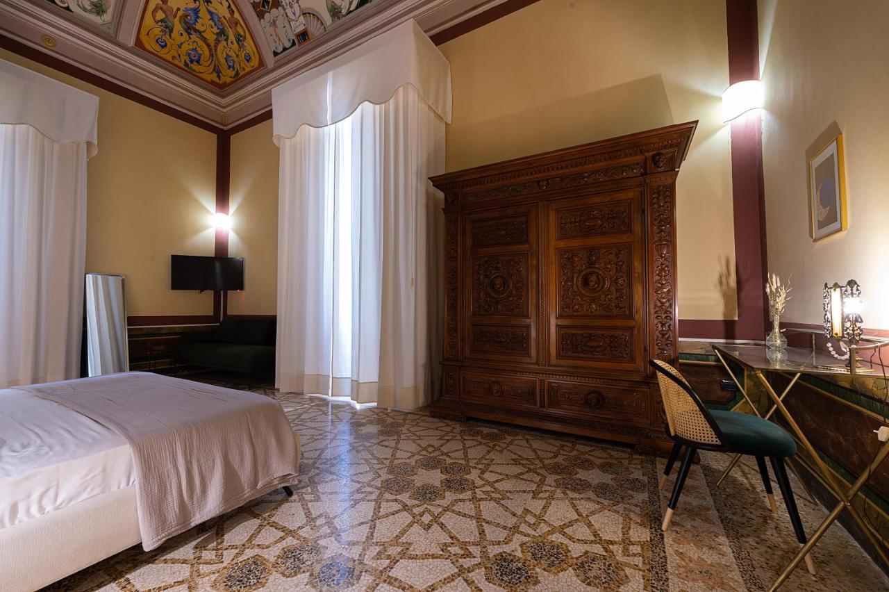Palazzo Francesco Grassi Acomodação com café da manhã Aradeo Exterior foto
