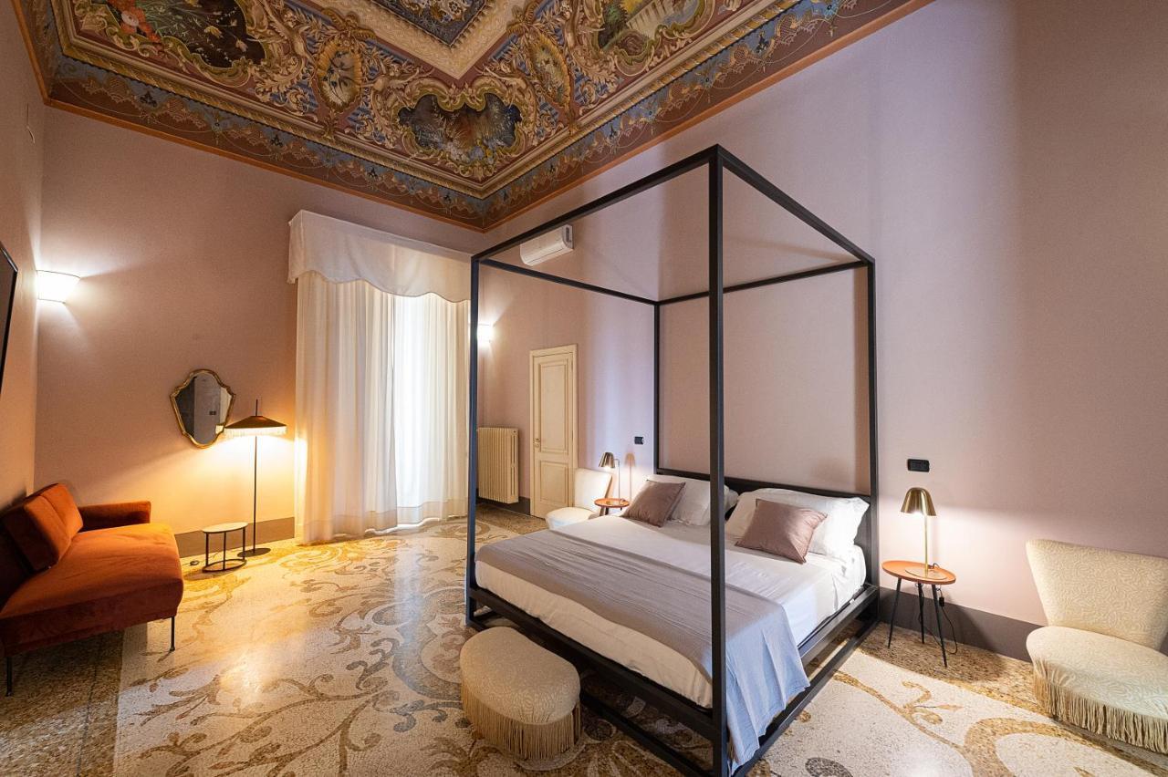 Palazzo Francesco Grassi Acomodação com café da manhã Aradeo Exterior foto