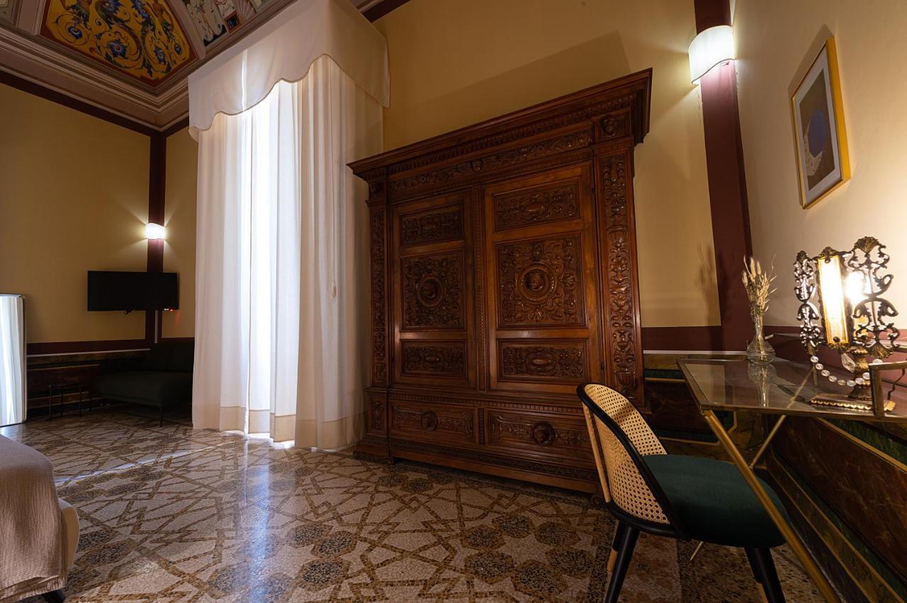 Palazzo Francesco Grassi Acomodação com café da manhã Aradeo Exterior foto