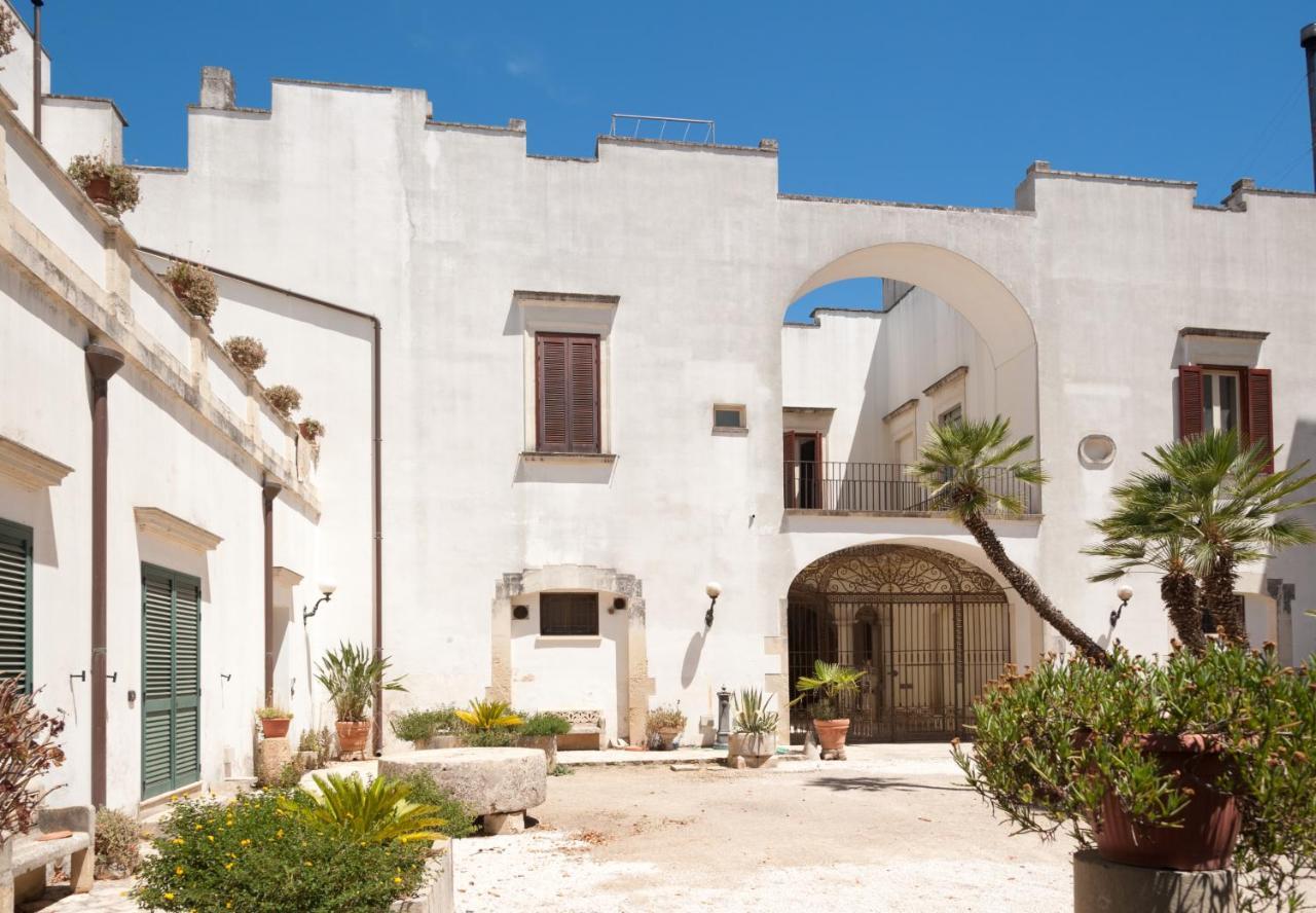 Palazzo Francesco Grassi Acomodação com café da manhã Aradeo Exterior foto