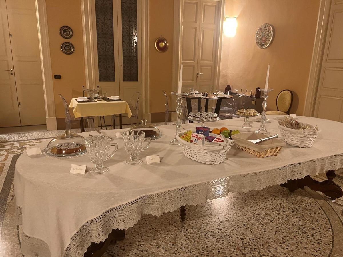 Palazzo Francesco Grassi Acomodação com café da manhã Aradeo Exterior foto