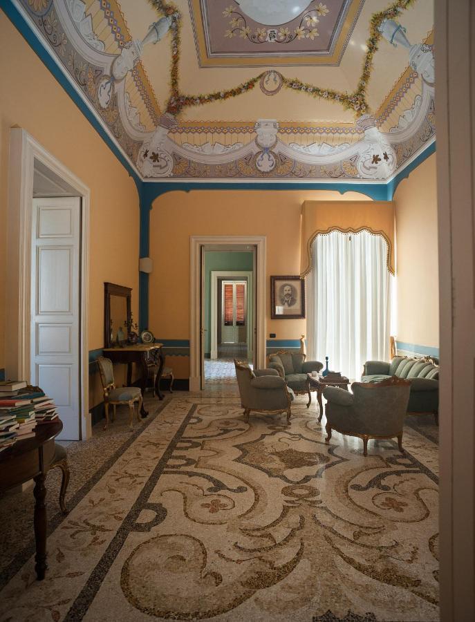 Palazzo Francesco Grassi Acomodação com café da manhã Aradeo Exterior foto
